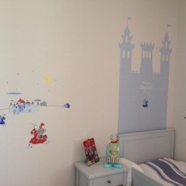 Pour peaufiner la décoration d’une chambre d‘enfant, pensez à la tête de lit personnalisée !
